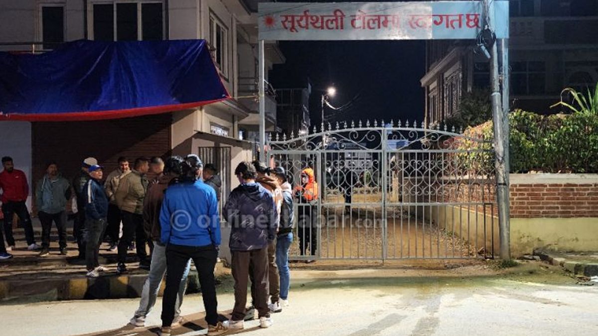 ओली निवास गुण्डुमा रातभर चहलपहल, सडकमा कार्यकर्तादेखि सवारीसम्म