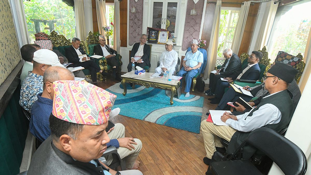 एमाले बैठकमा ४ उपाध्यक्षले राखे नेतृत्व रुपान्तरणको माग